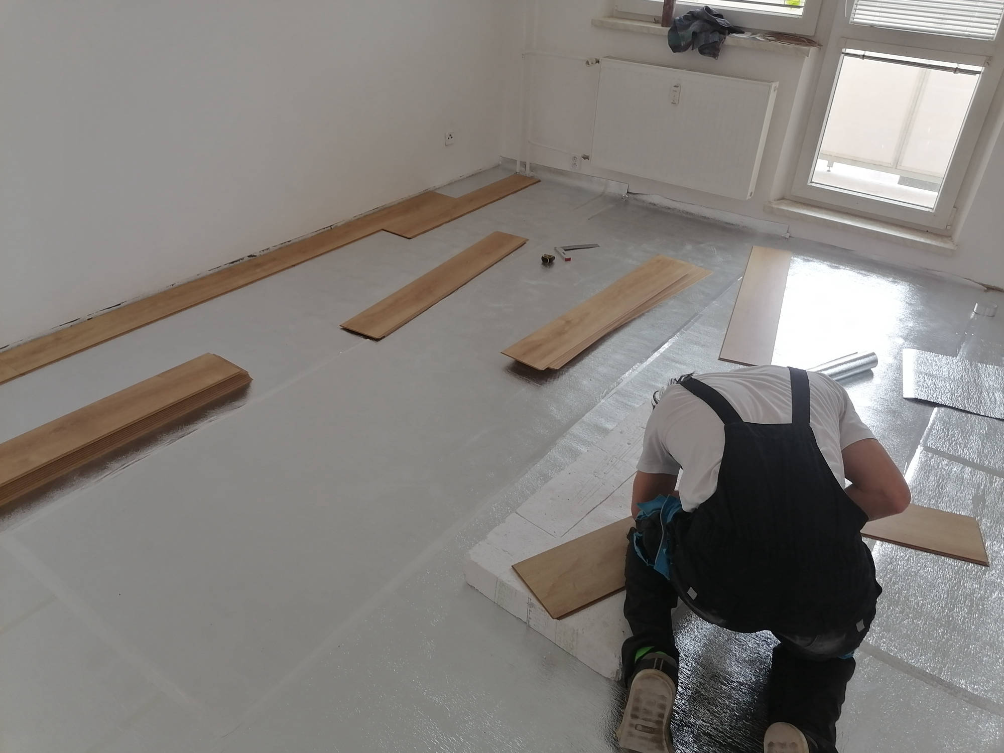 pokládání podlahy foto před realizací