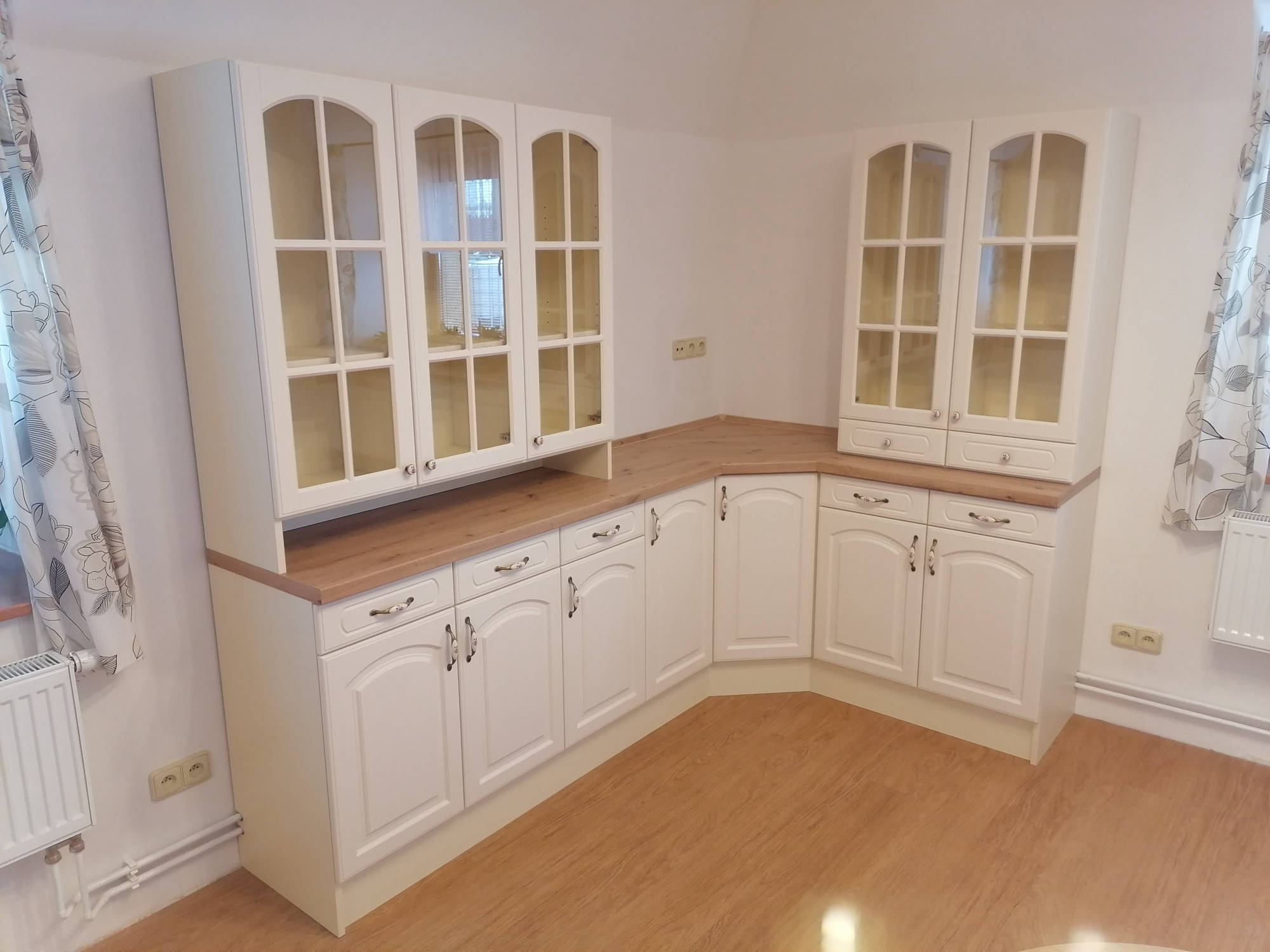 Rustikalni kuchyn rohová skříňka